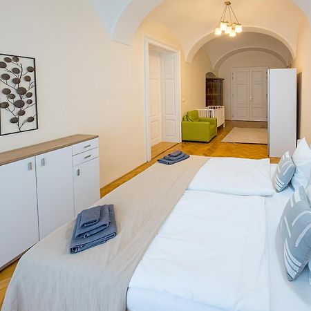 Luxury Vincents Apartments Košice Buitenkant foto